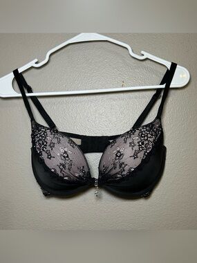Victoria’s Secret Black Floral Lace Padded Demi Push Up Bra Women’s Size 32DD